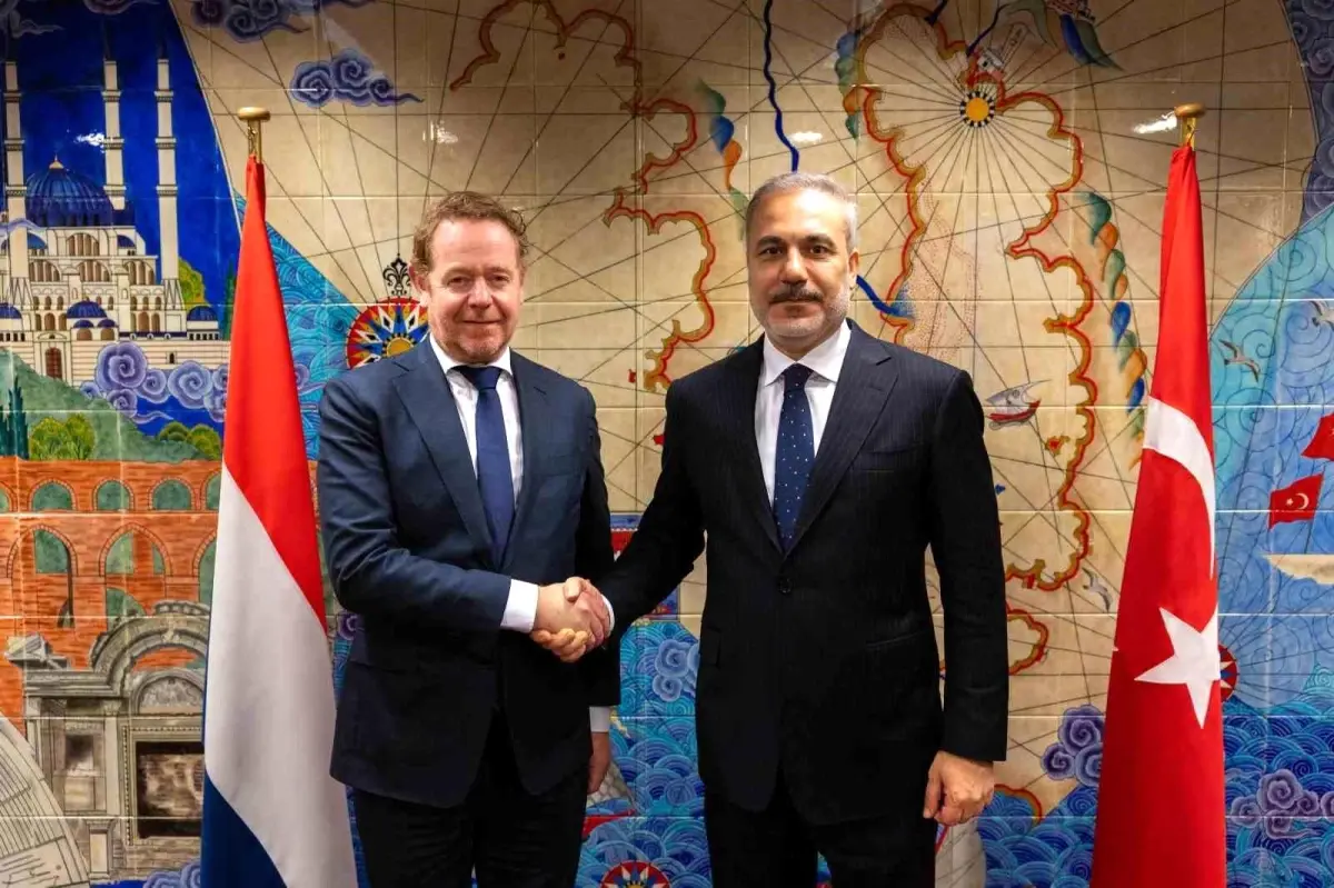 Hakan Fidan, Brüksel’deki NATO Bakanlar Toplantısı’nda Hollanda Dışişleri Bakanı ile Görüştü