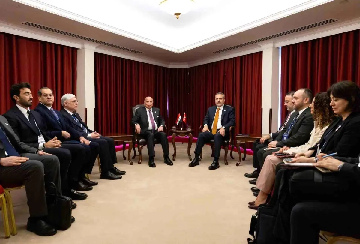 Hakan Fidan, Doha Forumu’nda Irak Dışişleri Bakanı ile Görüştü ve Bölgesel Temaslar Yaptı