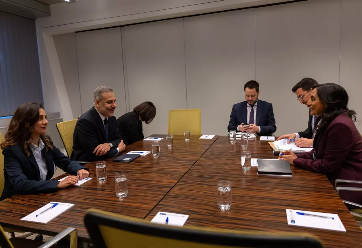 Hakan Fidan ve Anita Anand’tan NATO Zirvesi’nde Birliktelik Vurgusu