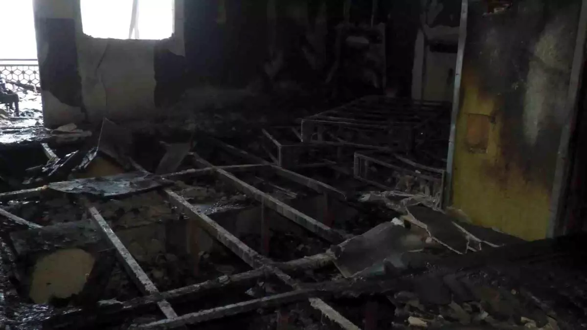 İpekyolu’nda Restoran Yangını Gün Ağarınca Ortaya Çıktı