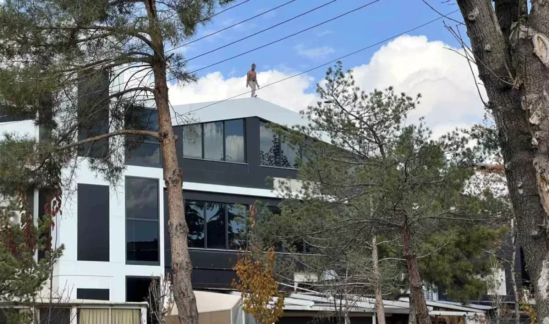 İşçi alacağını alamayınca çatıya