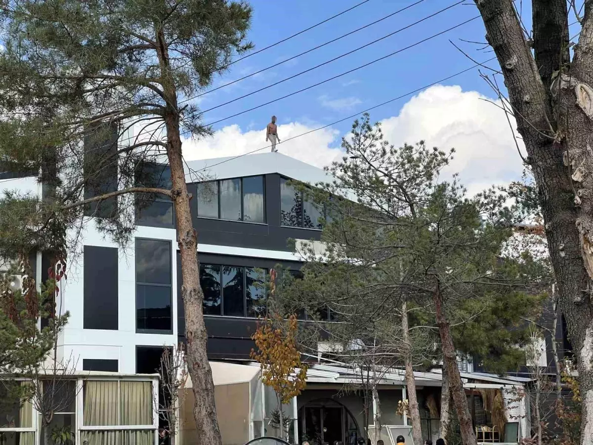 İşçi Alacağını Alamayınca Çatıya Çıkarak İntihar Girişiminde Bulundu