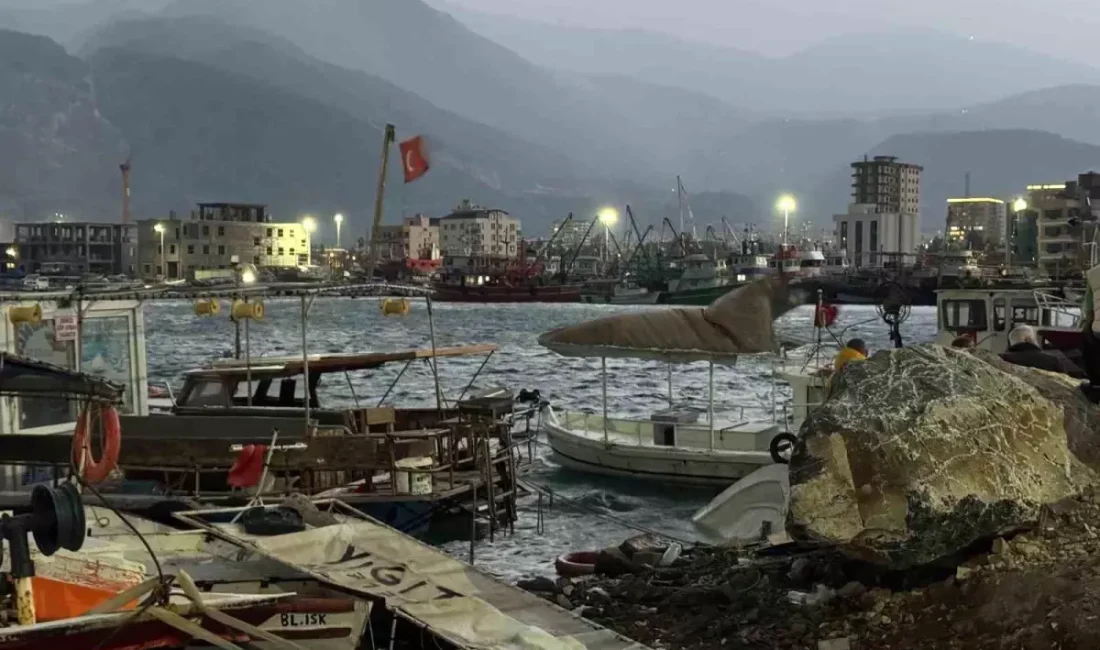 İskenderun'da şiddetli fırtına balıkçı