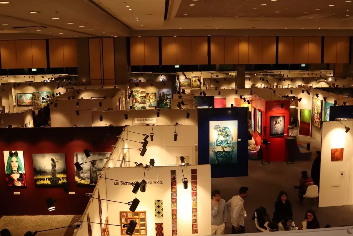 İstanbul Sanat ve Antika Fuarı 2024: Yaratıcılık ve Çeşitliliğin Buluşma Noktası