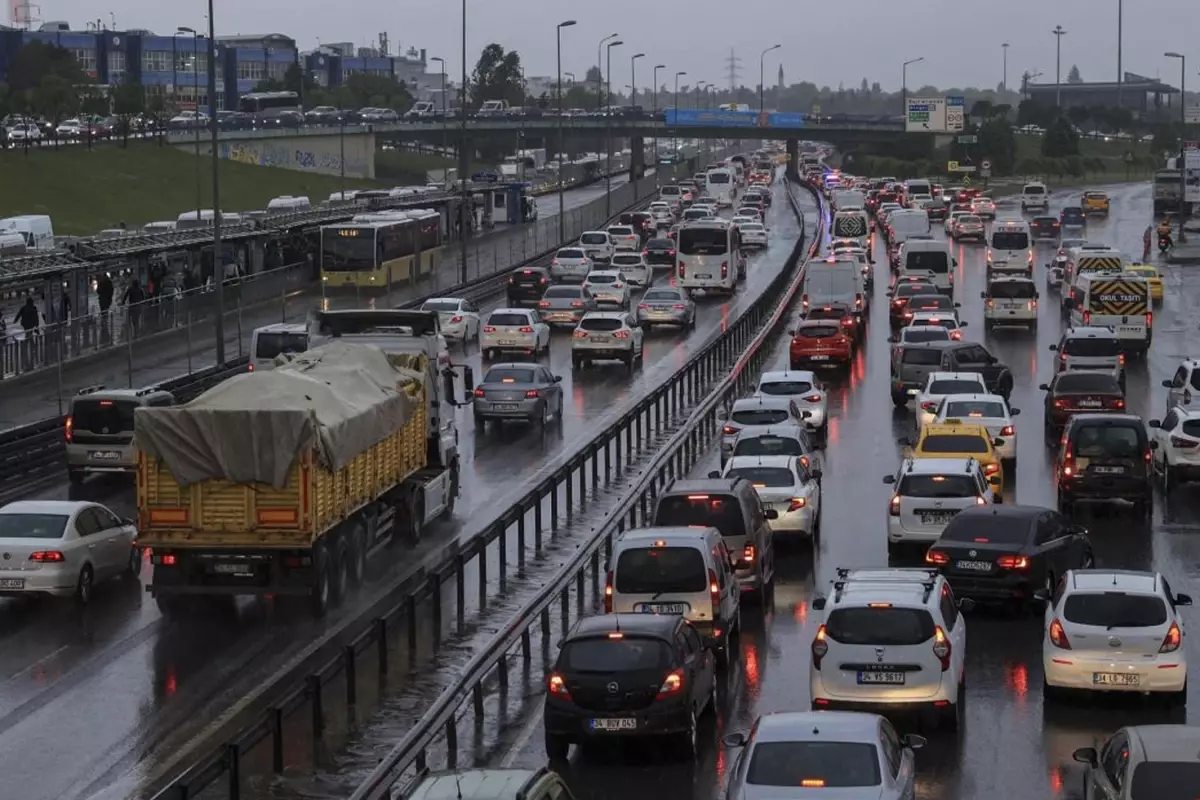 İstanbul’da Haftanın İlk Gününde Trafik ve Hava Durumu Güncellemesi