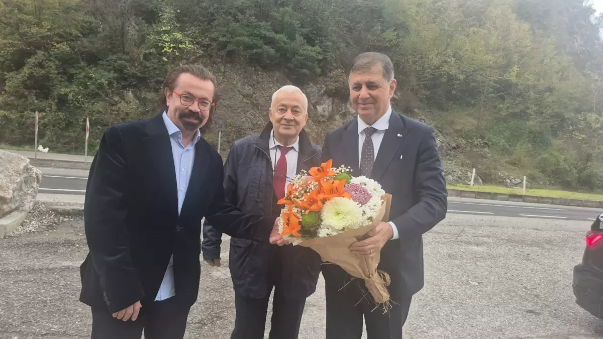 İzmir Belediye Başkanı Cemil Tugay’dan Zonguldak’taki İşçi Eylemine Destek ve Sağlık Hizmetleri Üzerine Değerlendirmeler