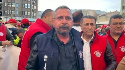 İzmir Belediye İşçi Sendikası Eylemde: Maaşların Tam Ödenmesini Talep Ediyor