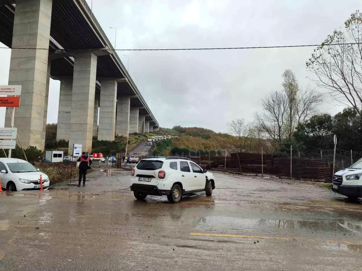 Kilyos’ta Yağış ve Çöken Yol Sonucu Restoran ve İş Yeri Hasar Gördü