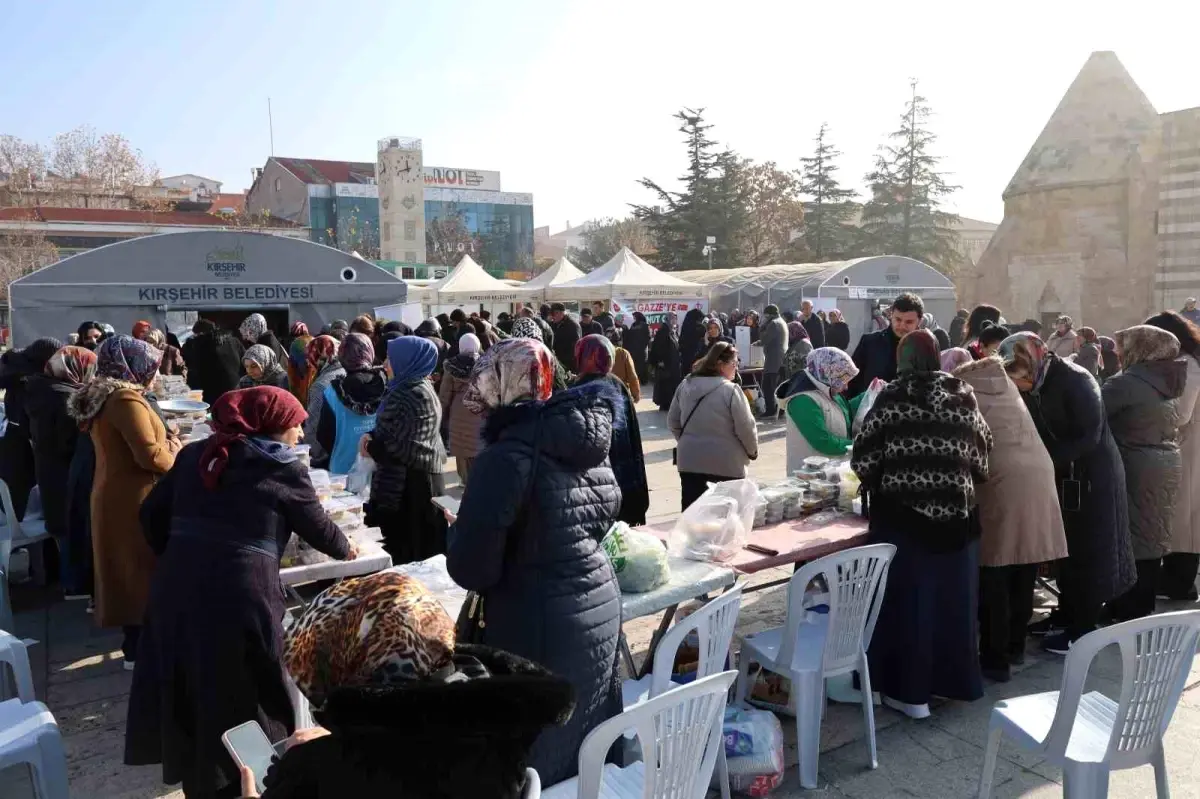 Kırşehir’de Gazze Yaralarına Destek İçin Düzenlenen Hayır Çarşısı