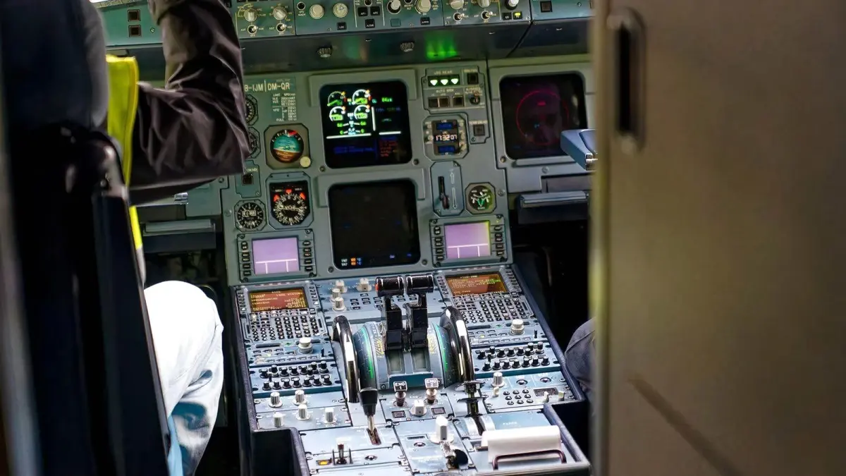 Kozmik Radyasyonun Uçak Güvenliğine Etkisi: JetBlue ve Diğer Olayların Derin Analizi