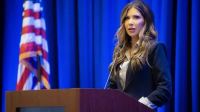 Kristi Noem’in Venezuela Göçmenleri Sınır Dışına Çıkarması Kararları Tartışma Yarattı