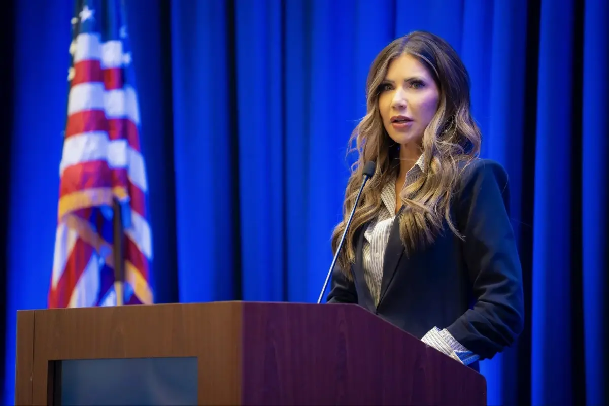 Kristi Noem’in Venezuela Göçmenleri Sınır Dışına Çıkarması Kararları Tartışma Yarattı