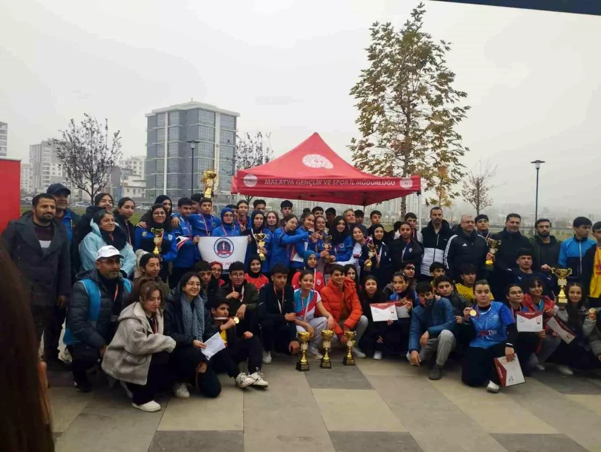 Malatya’da Oryantiring Heyecanı: 100. Yıl Parkında Öğrenci Yarışmaları Gerçekleşti