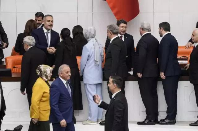 İlginç Bir Olay: CHP’li Milletvekilinden Selfie