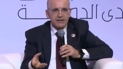 Mehmet Şimşek Katar’da Ekonomik Dönüşüm ve İstikrar Vurgusu Yapıyor