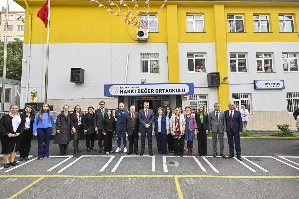 Milli Eğitim Bakanı Tekin’in Öğrenci Meclisi Ziyareti ve Öğrencilere Mesajları