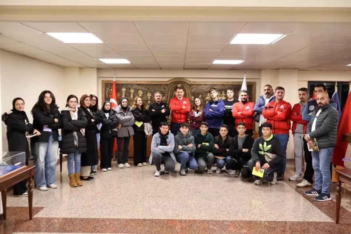 Milli Savunma Bakan Yardımcısı Salih Ayhan’dan Gençlere Tam Destek