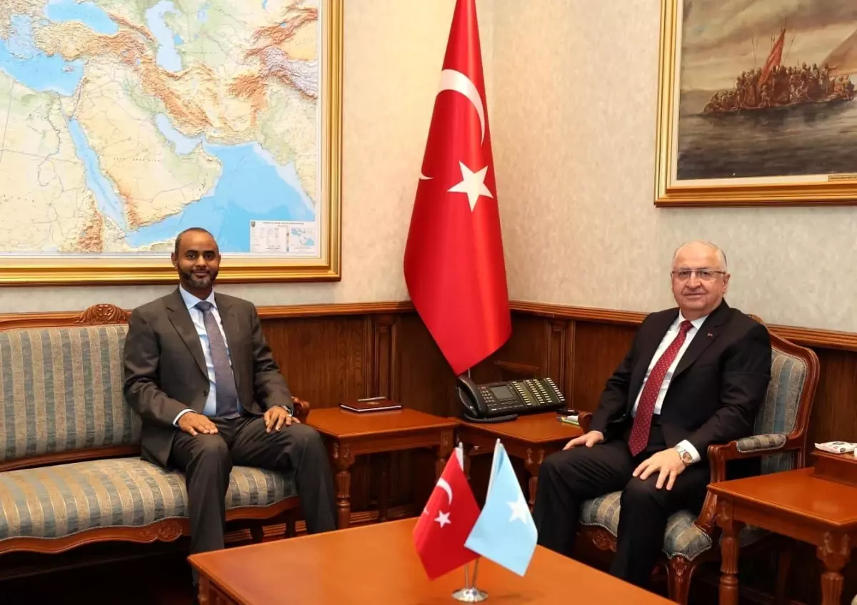 Milli Savunma Bakanı Güler ve Somali Bakanı Nur Yüz Yüze Görüştü