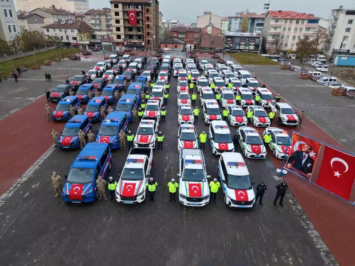 Muş’ta Güvenlik Güçlerine 78 Yeni Hizmet Aracı Teslim Töreni