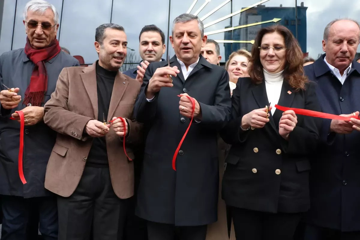 Özgür Özel Kayseri İl Binası Açılışında Partililerle Buluştu