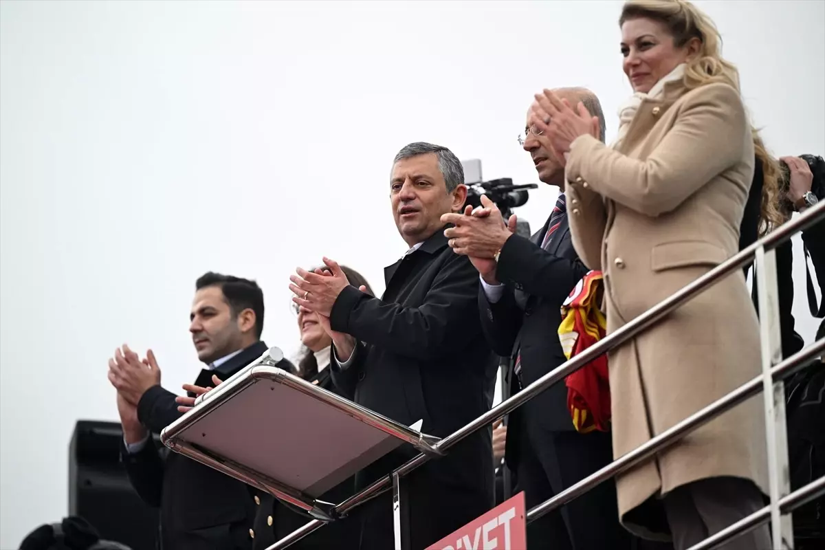 Özgür Özel’den Asgari Ücret ve Siyasi Gelişmeler Üzerine Çarpıcı Açıklamalar