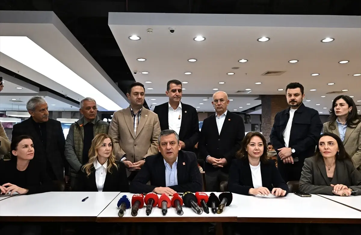 Özgür Özel’den Meclis ve Adalet Yanıtları: Yolsuzluk ve Stajyer İddialarına Karşı Duruş