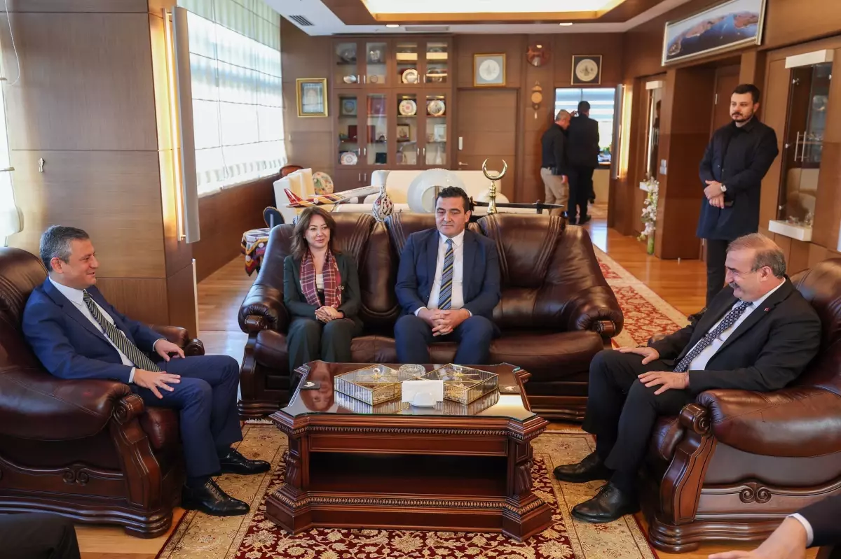 Özgür Özel’in Uyuşmazlık Mahkemesi Ziyareti ve Hukuki Değerlendirmeleri