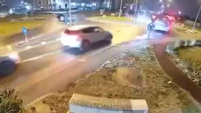 Romanya’da Trafik Kazası Şok Edici Anlar Kaydedildi