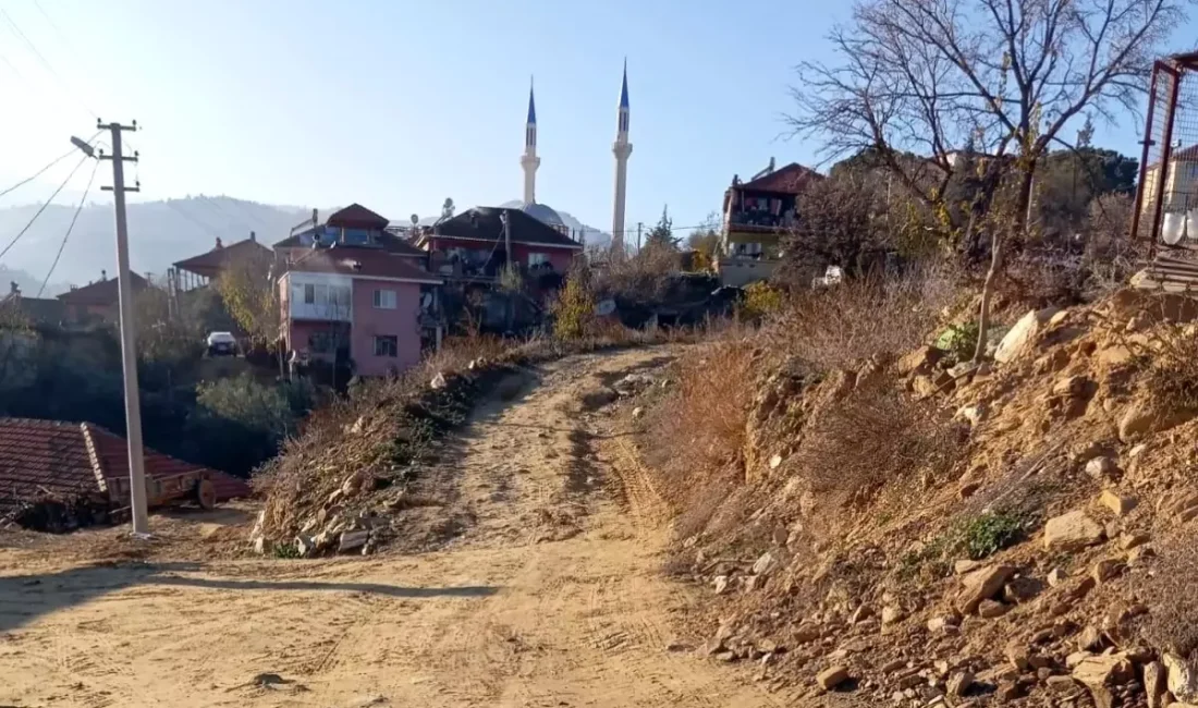 Sarıgöl’de yıkılan yolun yeniden
