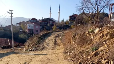 Sarıgöl’de yıkılan yolun yeniden yapılmaması