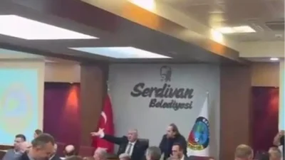 Serdivan Meclis Toplantısında Gerilim Dolu Anlar: Öğrenciler ve Çevik Kuvvet Sahada