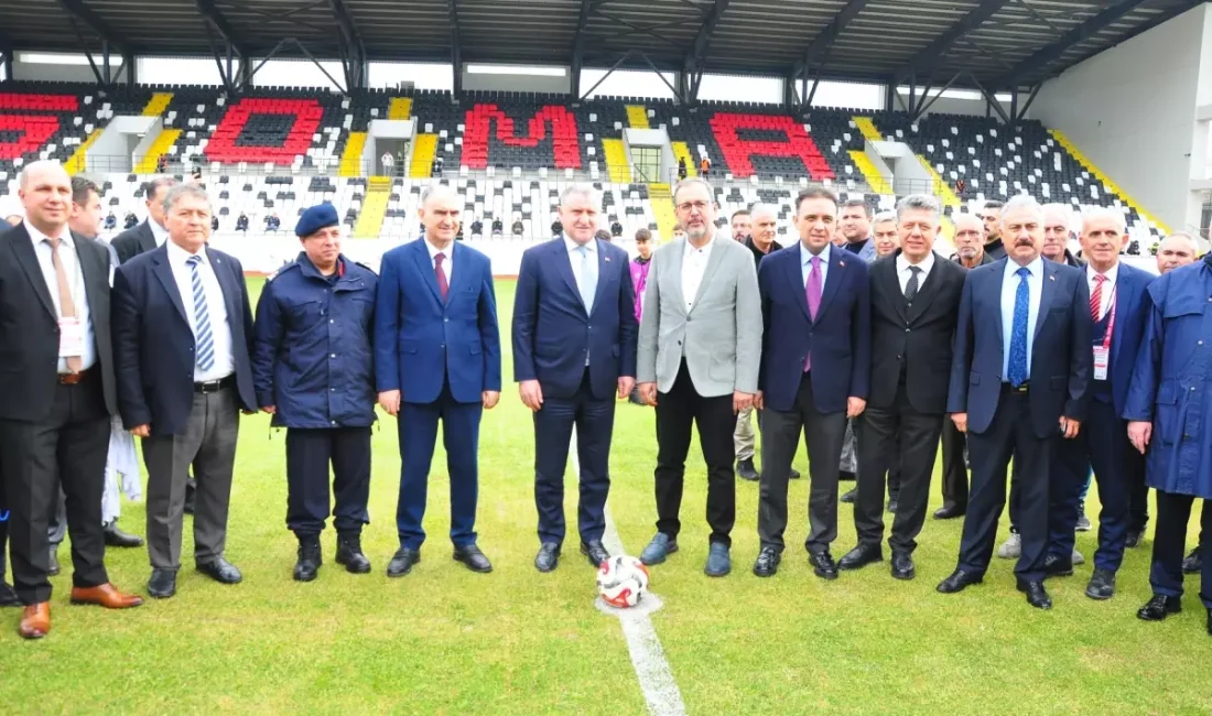Somaspor'un yeni stadının açılışıyla