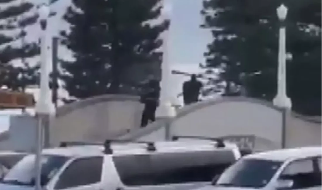 Sydney Bondi Plajında silahlı