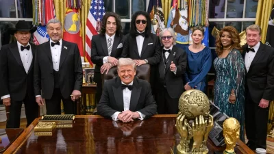 Trump’ın Beyaz Saray’da Onur Töreni ve Sembolik Gösterileri