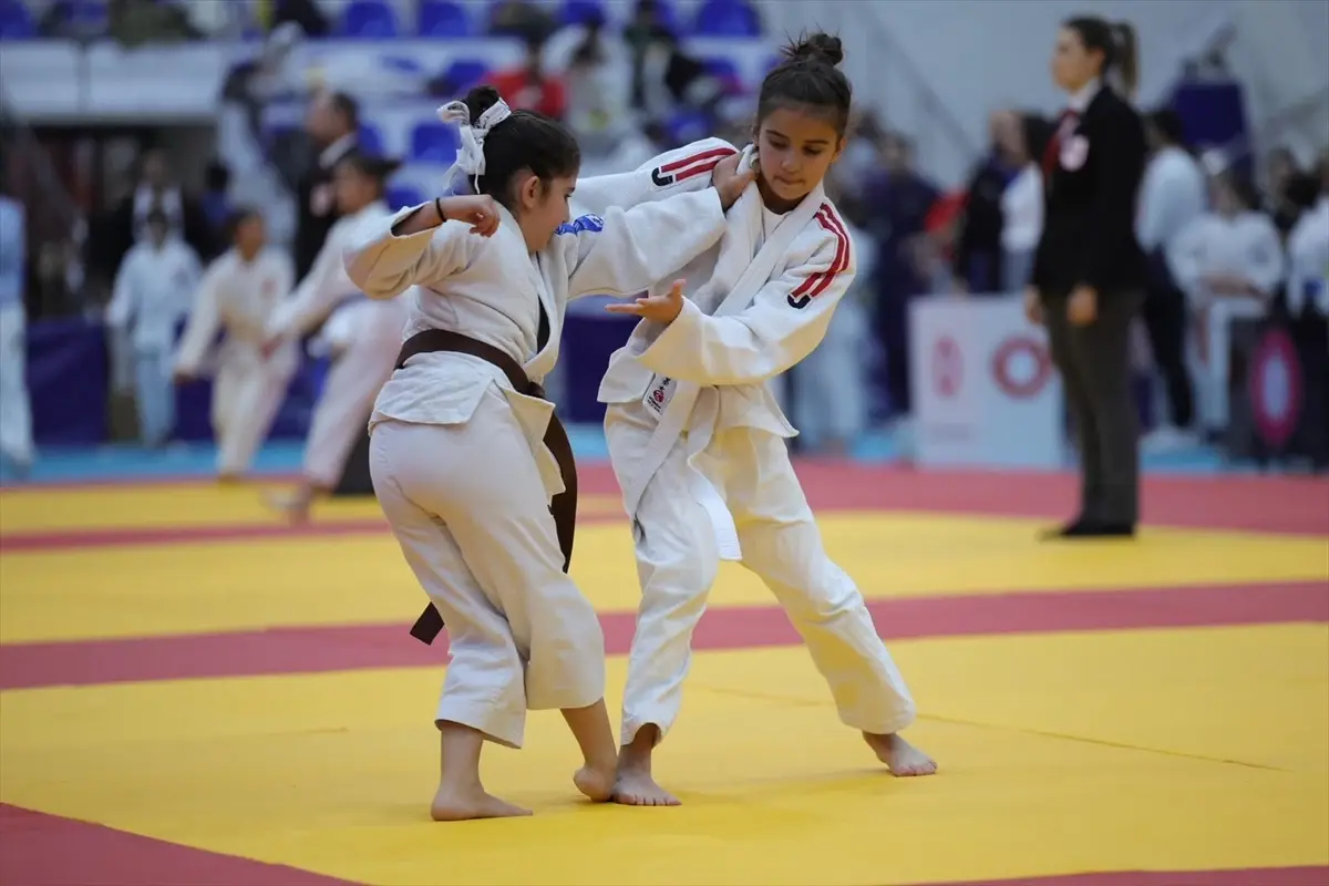 Uluslararası Madenci Kupası Judo Turnuvası Zonguldak’ta Başladı