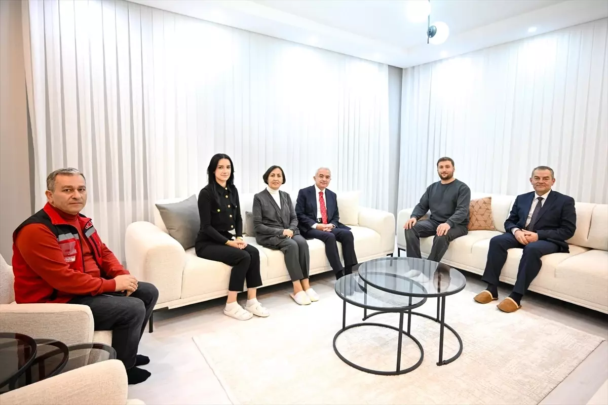 Vali Uğur Turan’dan Evlenecek Genç Çiftlere Destek Ziyareti