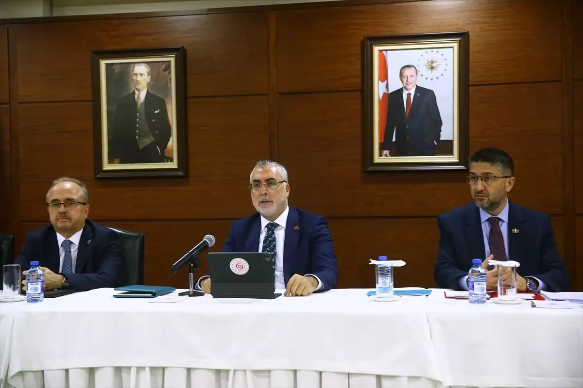 Vedat Işıkhan: Azerbaycan’daki İş İnsanlarımızla Güçlü İş Birliği Hedefliyoruz