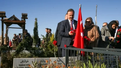 Yavuz Ağıralioğlu, depremzedeleri ziyaret etti,