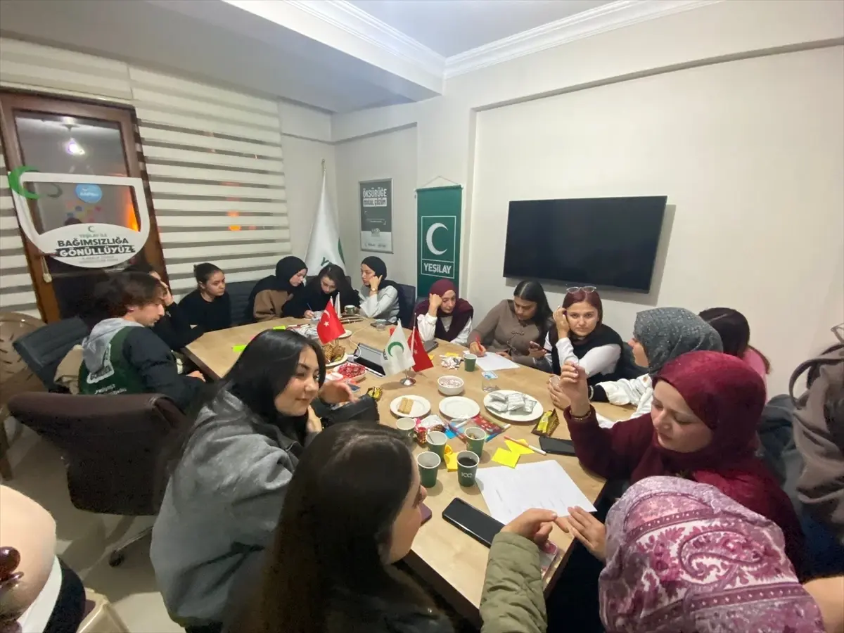 Yeşilay Gönüllüleri Dünya Gönüllüler Günü’nde Bir Araya Geldi