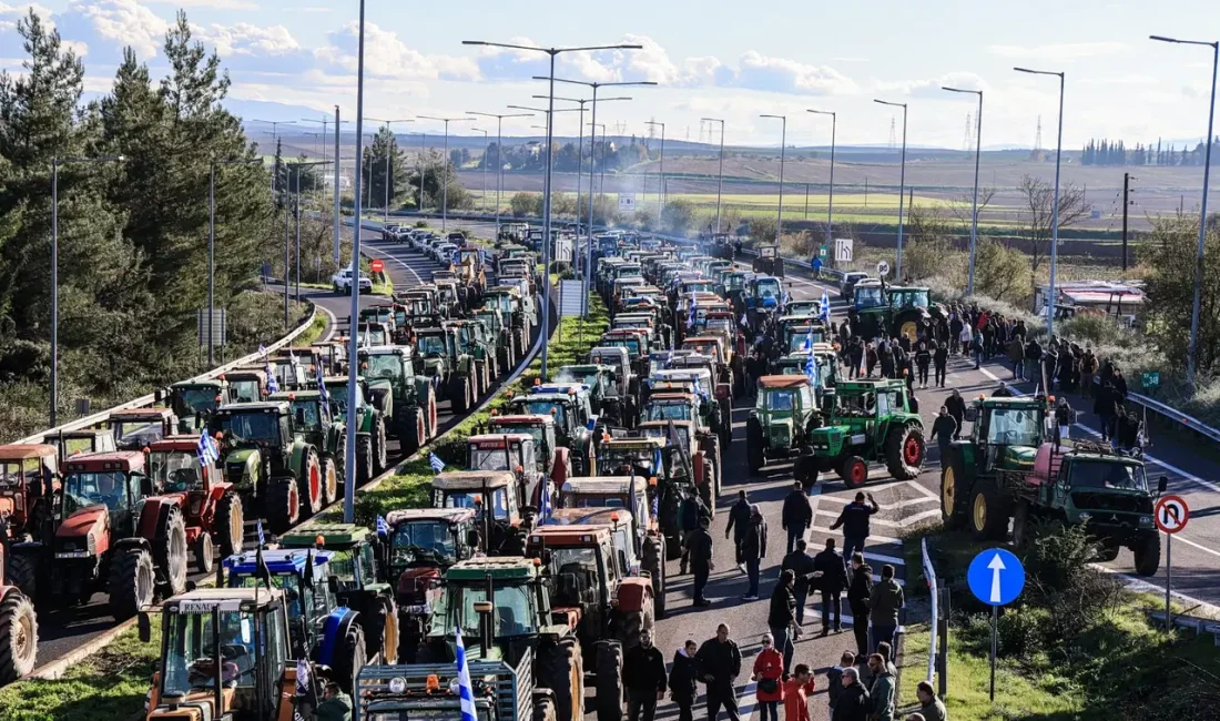 Yunanistan çiftçilerinin otoyol protestosu